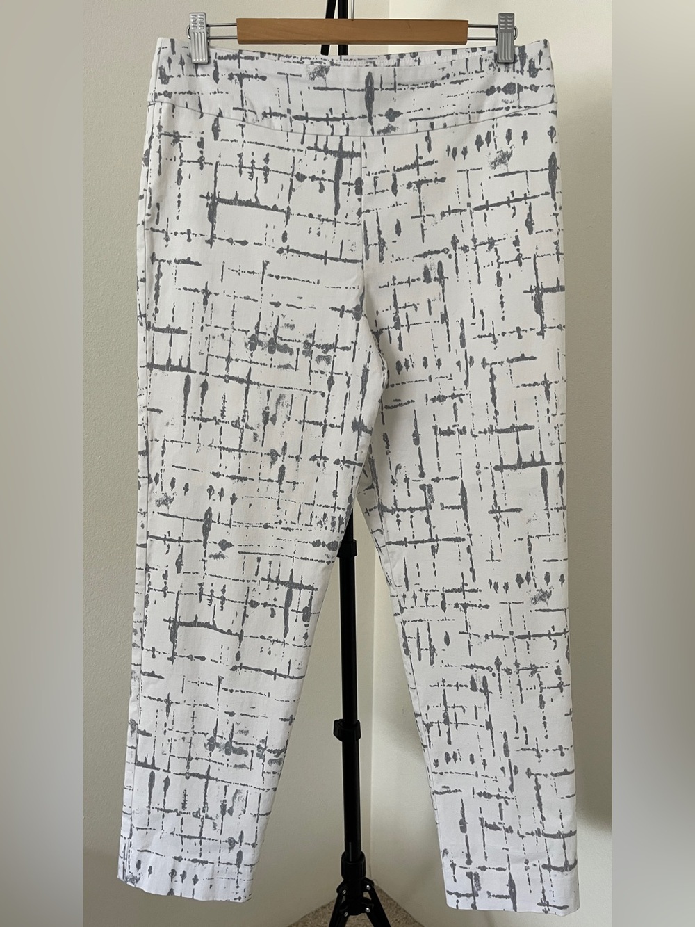 ⛳ Krazy Larry White & Gray Print Pull-On Pants | Women’s 14
